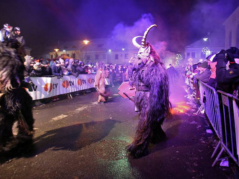 Kaplici po roce opět navštívili Krampusáci.