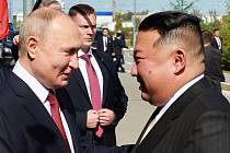 Schůzka vůdců. Kim Čong-un dorazil na kosmodrom Vostočnyj, Putin ho přivítal