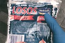 Ministerstvo zdravotnictví varuje před konzumací stogramového výrobku "Losos divoký uzený - kousky" s datem spotřeby do 22. července letošního roku. Ryba obsahuje parazita, který může být nebezpečný i pro člověka.