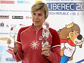 Kateřina Neumannová s trofejemi pro mistrovství světa v Liberci.