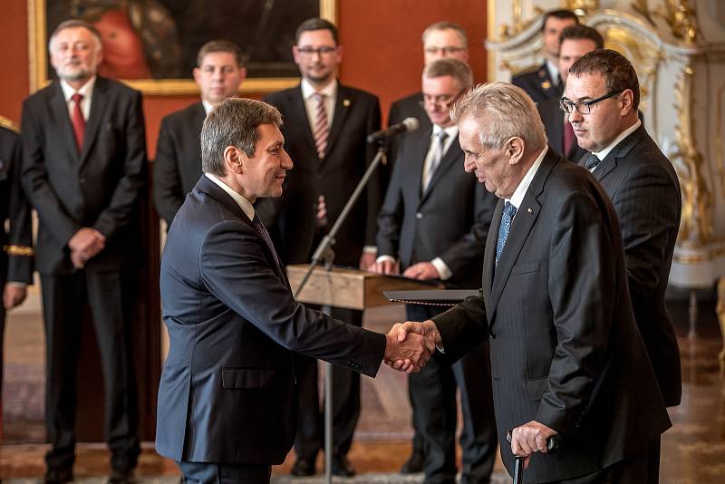 Prezident Miloš Zeman jmenoval 13. prosince na Pražském hradě menšinovou vládu Andreje Babiše.