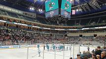 Před dvěma zápasy NHL v Praze absolvovaly týmy San Jose Sharks a Nashville Predators otevřený trénink v O2 areně.