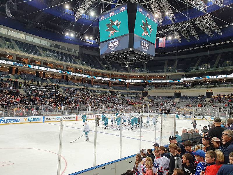 Týmy San Jose Sharks a Nashville Predators absolvovaly otevřený trénink v Praze