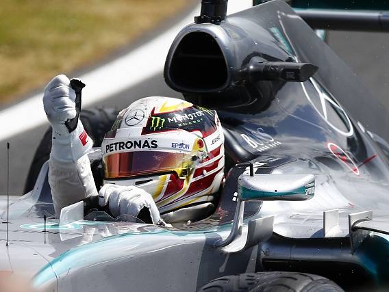 Velká cena Británie: Lewis Hamilton a jeho radost
