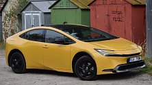 Se žlutým lakem vypadá nová Toyota Prius skoro jako sportovní auto