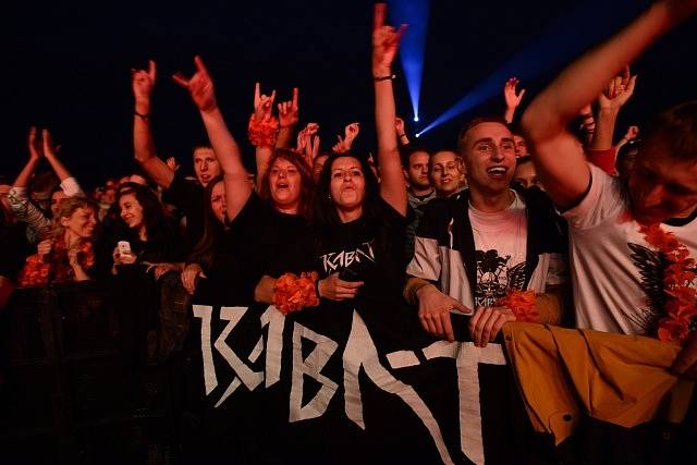 Zpěvák Josef Vojtek se skupinou Kabát vystoupili 13. září v Praze na koncertě k 25. výročí vzniku kapely.