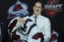 Jedničkou draftu NHL se stal útočník Nathan MacKinnon, kterého si vybralo Colorado.