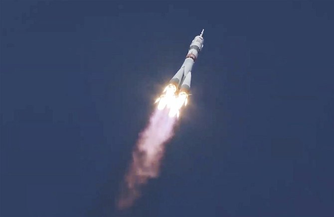 Start nosné rakety Sojuz 2.1a s lodí Sojuz MS-17 s novou posádkou ISS z kosmodromu Bajkonur, 14. října 2020