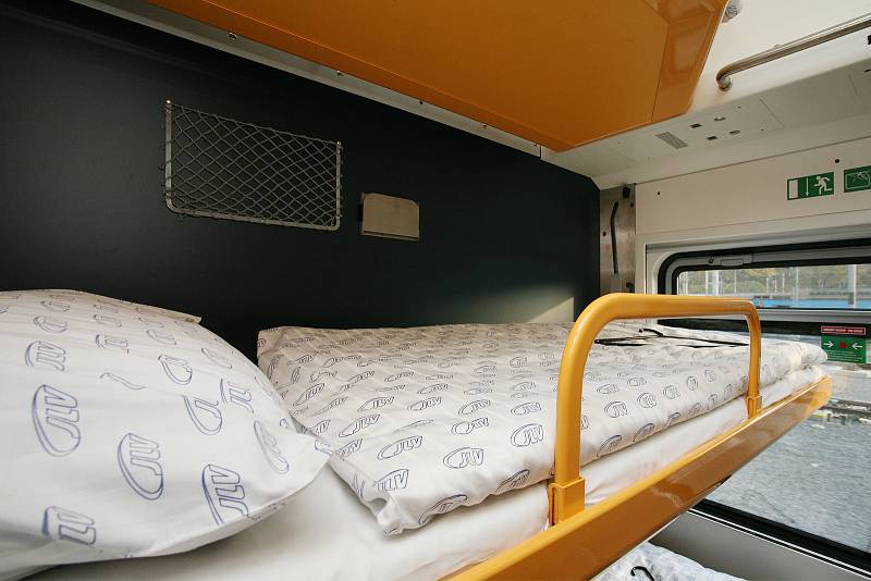 Při cestě k Baltu v Polsku můžete strávit noc pohodlně v lůžkovém voze.