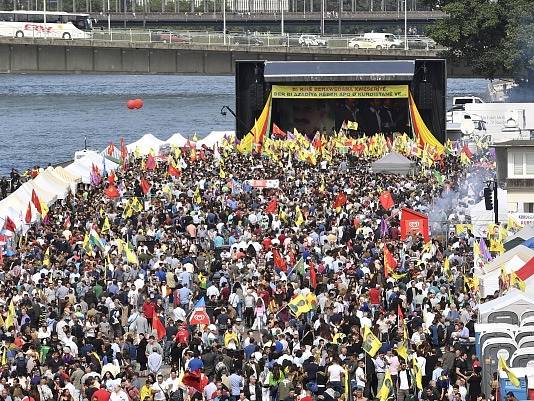 Na kurdské demonstraci v Kolíně nad Rýnem se sešlo 30.000 lidí