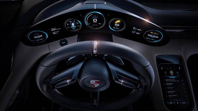 Celodigitální přístrojová deska z konceptu Porsche.