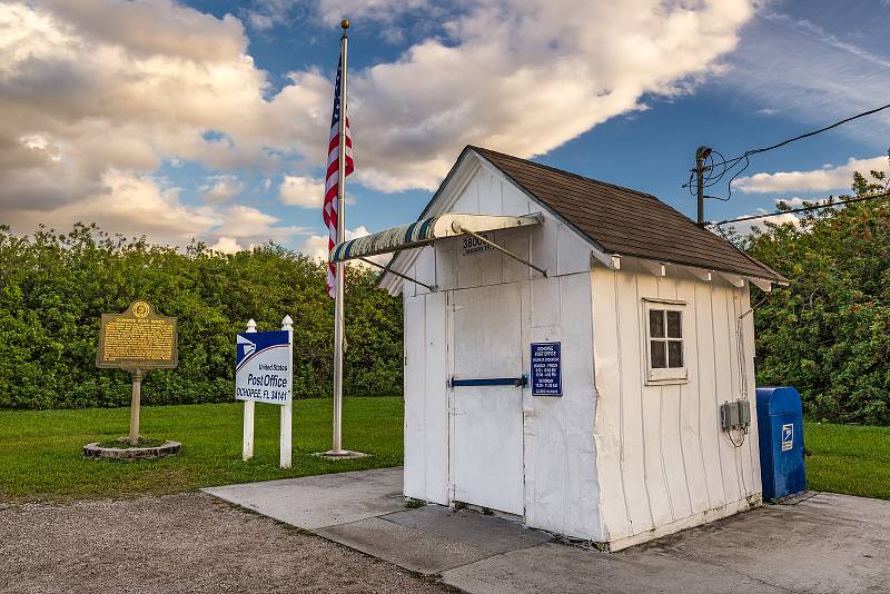 Floridská pošta Ochopee je nejmenší poštou v USA. Pro svou roztomilost se těší oblibě zejména mezi turisty, je však dodnes funkční.