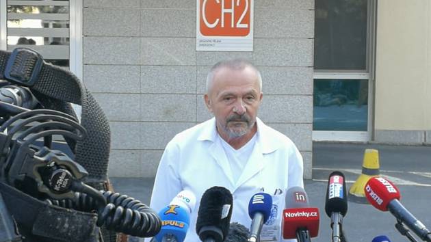 Miroslav Zavoral, ošetřující lékař Miloše Zemana a ředitel ÚVN, na krátké tiskové konferenci po hospitalizaci prezidenta