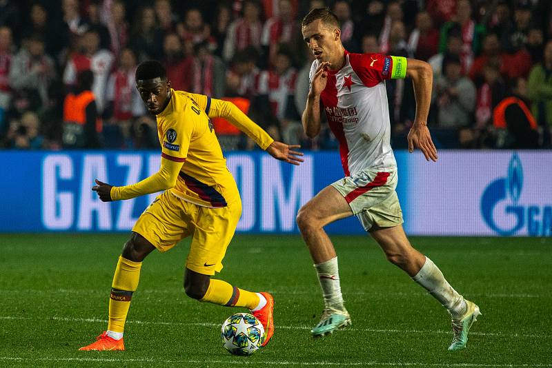 Fotbalový zápas skupiny F (liga mistrů), SK Slavia Praha - FC Barcelona, 23. října 2019 v Praze. Na snímku zleva Ousmane Dembélé, Tomáš Souček.