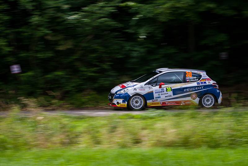 Rally Bohemia, pátý závod seriálu Mistrovství České republiky v rally, pokračovala 2. července. Na snímku Filip Mareš a spolujezdec Jan Hloušek s vozem Peugeot 208 R2 na deváté rychlostní zkoušce - Radostín.