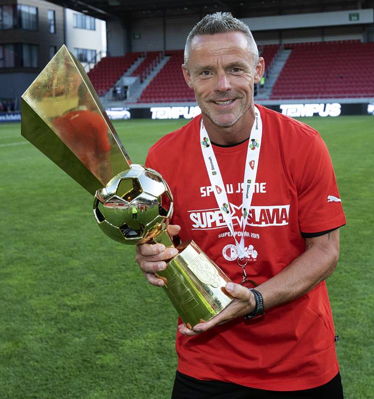 Martin Třasák, kondiční kouč Slavie s trofejí