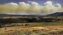 V národním parku Yellowstone jsou časté požáry. Ty, které vznikly "přírodně" (třeba úderem blesku) nechává často správa parku volně hořet, dokud plamenům nedojde dech.