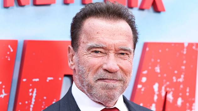Arnold Schwarzenegger na premiéře třídílného seriálu z dílny Netflixu. Ten divákům přináší příběh rakouského venkovského kluka, jenž se stal světovou hvězdou první velikosti. 