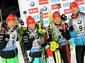 Česká štafeta (zleva) Ondřej Moravec, Veronika Vítková, Gabriela Soukalová a Michal Šlesingr se stříbrnými medailemi ze SP v Novém Městě na Moravě.