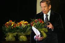 Cenu Alfréda Radoka v kategorii česká hra roku převzal Václav Havel za inscenaci Odcházení v Divadle Archa.