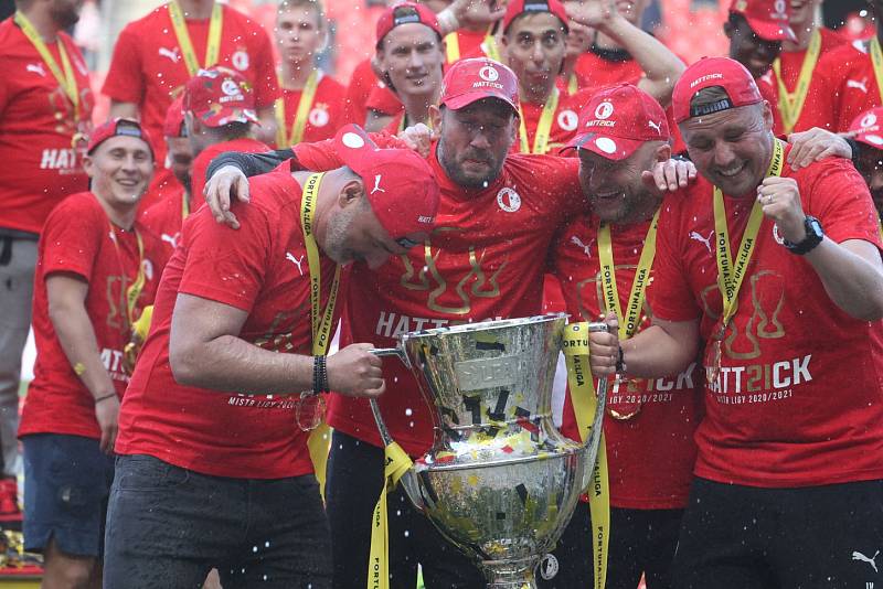 Mistrovské oslavy fotbalistů Slavie po zisku trofeje.