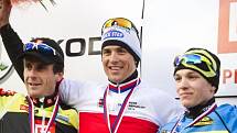Cyklokrosař Zdeněk Štybar (uprostřed) získal posedmé titul mistra ČR. Druhý dojel ve Stříbře Martin Bína (vlevo), bronz slavil Vojtěch Nipl.
