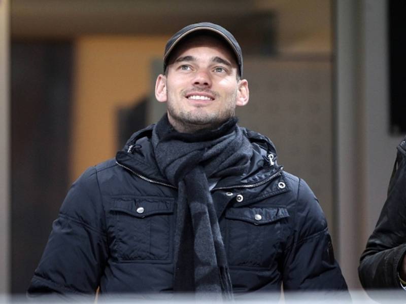 Záložník Wesley Sneijder.