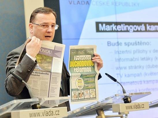 Premiér Petr Nečas vystoupil 16. dubna v Praze na tiskové konferenci týkající se informační kampaně k důchodové reformě a hlavních důvodů změn penzijního systému.