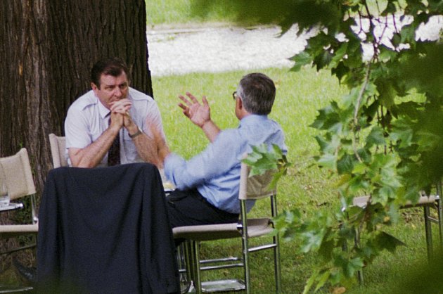 V červenci 1992 se v brněnské vile Tugendhat sešli ke vzájemným rozhovorům vítězové parlamentních voleb Václav Klaus a Vladimír Mečiar