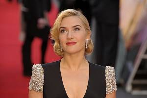 Kate Winslet je majitelka mnoha filmových ocenění, okouzlujících křivek a matka tří dětí.