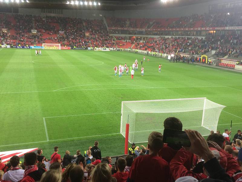 Šlágr Slavia – Plzeň zažil redaktor Deníku přímo na věhlasné tribuně Sever.