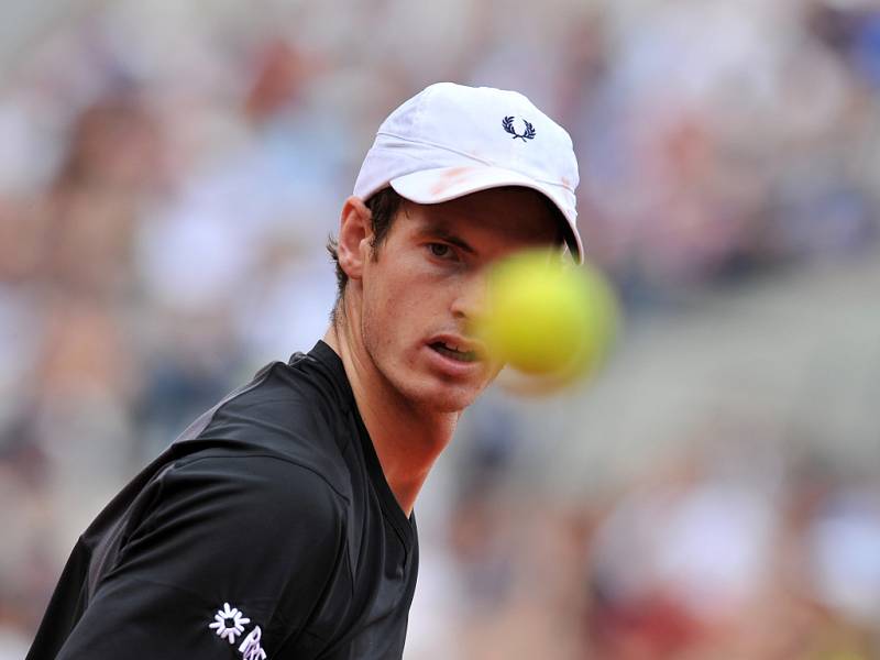 Andy Murray potvrdil roli favorita a na Roland Garros postoupil do čtvrtfinále.