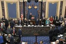 Předseda Nejvyššího soudu John Roberts, který na proces dohlíží, přichází na hlasování Senátu o ústavní žalobě na amerického prezidenta Donalda Trumpa