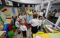 Výuka v podzemní škole v ukrajinském Charkově