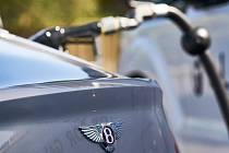 Majitelé vozů Bentley v budoucnu možná nebudou muset jezdit pro benzín.