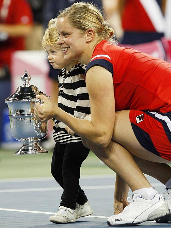 Kim Clijstersová oslavila titul na dvorci i s dcerou Jadou.