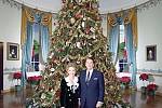 V roce 1988 byl oficiální stromek Bílého domu vyzdoben dle pokynů první dámy Nancy Reaganové. Na snímku s manželem, prezidentem Ronaldem Reaganem.