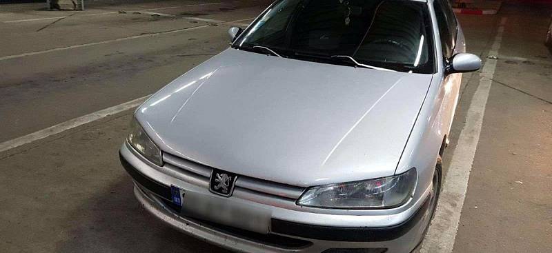 Odcizený Peugeot 406, který policie zadržela na rumunsko-moldavském přechodu Sculeni