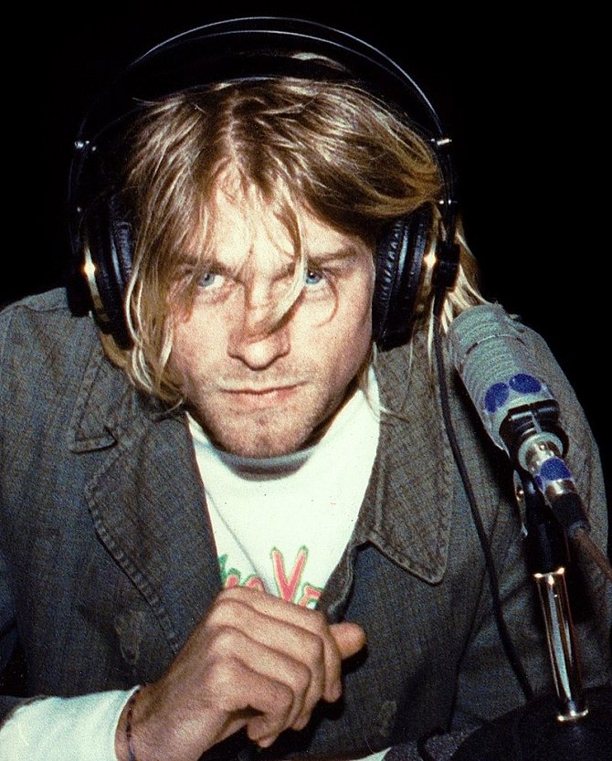 Kurt Cobain byl jednou z největších hvězd 90. let, společně se skupinou Nirvana se zasloužil o popularitu stylu grunge. Zemřel jako sedmadvacetiletý, patří mezi nejslavnější členy Klubu 27. Právě po jeho skonu se klub stal známým.