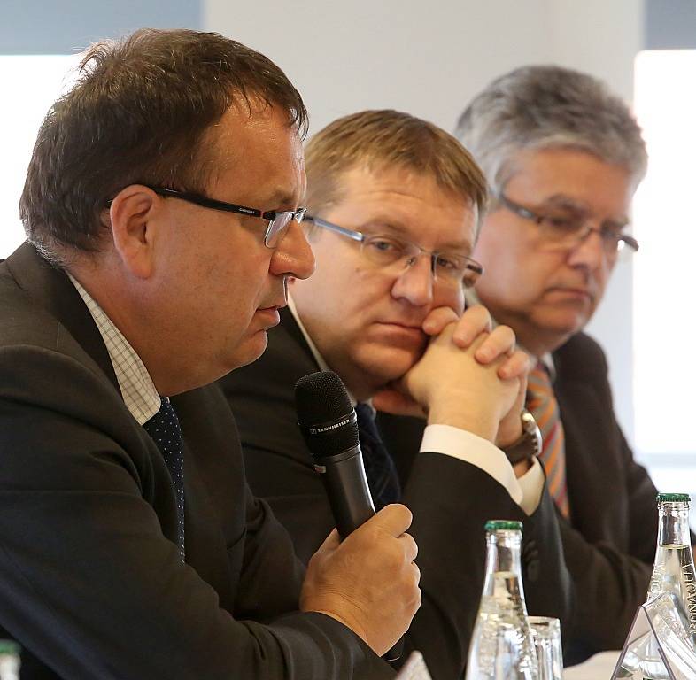Jan Mládek, ministr průmyslu a obchodu navštívil České Budějovice, v 10 hodin se setkal v hotelu Clarion s českobudějo­vickými podnikateli.