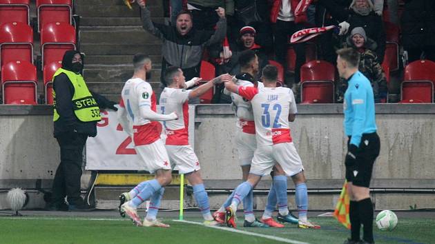 Fotbalisté Slavie Praha se v Edenu utkali s Feyenoordem Rotterdam.