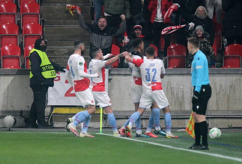 Fotbalisté Slavie Praha se v Edenu utkali s Feyenoordem Rotterdam.