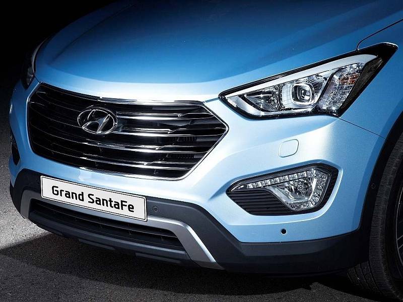 Hyundai Grand Santa Fe.