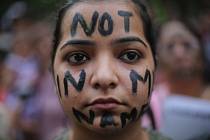Indové protestují proti znásilňování dětí