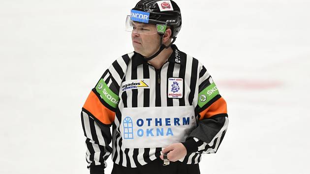 Hokejový rozhodčí Petr Lacina.