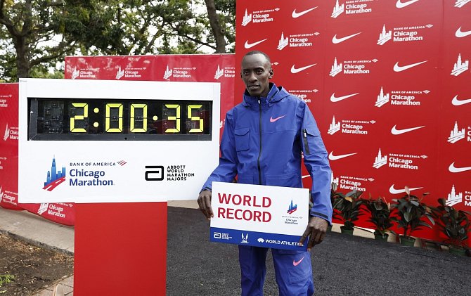 Kelvin Kiptum po stanovení světového rekordu v maratonu.