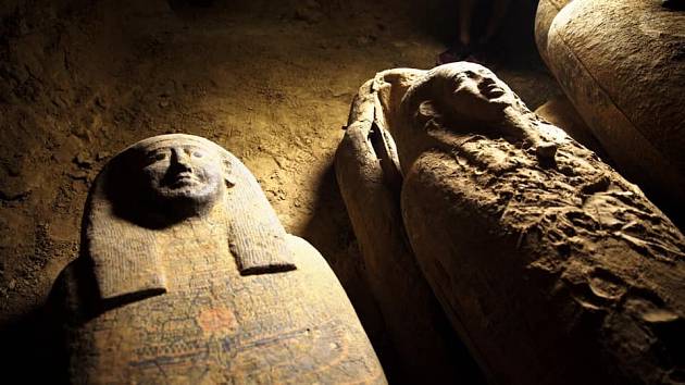 Archeologové našli v pouštní nekropoli v Sakkáře 13 dřevěných rakví