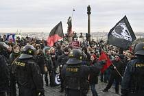 Protestní shromáždění Solidarita bez hranic: Akční den proti pevnosti Evropa se uskutečnilo 6. února na Malostranském náměstí v Praze. Následoval pochod po Malé Straně.