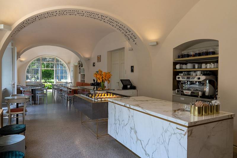 Tvůrkyně ikonických dortů a dezertů otevřela v roce 2021 svou jedinou cukrárnu ve Werichově vile.