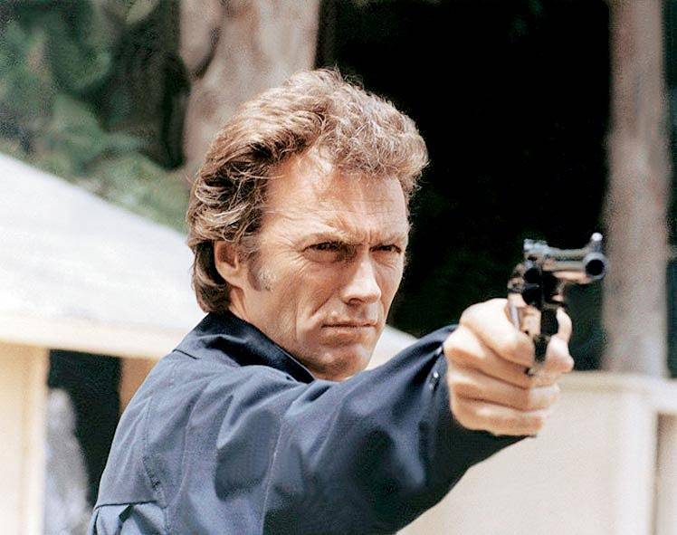 Kuplířství, mafie, drogy a policejní sériový vrah? Jen jedna věc ve snímku Magnum Force pomůže – revolver .44 Magnum v ruce cynického, ale spravedlivého Harryho Callahana.